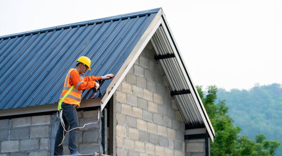 Professional gutter cleaning in Valencia, PA